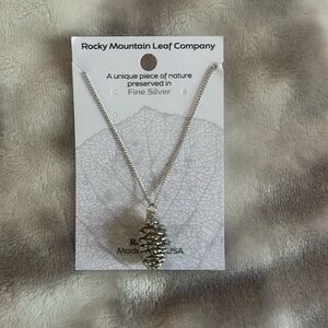 NEVER WORN fine silver Rocky Mountain Leaf company necklace